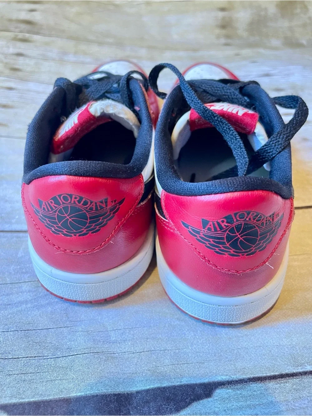 Nike Air Jordan 1 Low Chicago Sneakers in Red, White & Black boys size 2.5Y